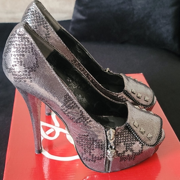 Ruff Rider Heels - Picture 3 of 4